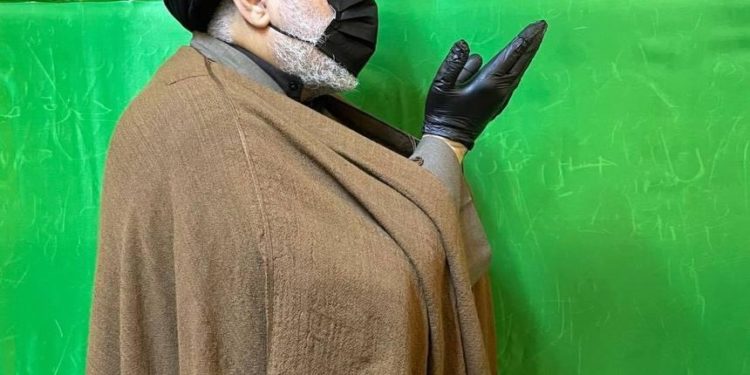 الصدر في ضريح الإمام علي بعد المصادقة على نتائج الانتخابات