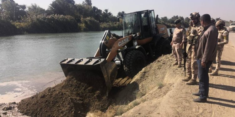 العمليات المشتركة تبدأ بتنــفيذ حملة رفع (التجاوزات على الأنهر)+ صور