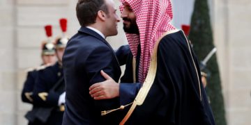 ماكرون يصل إلى السعودية