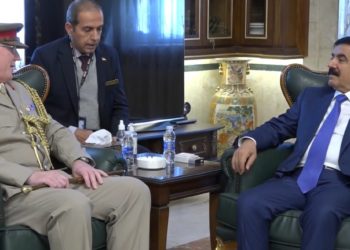 وزير الدفاع يستقبل (الملحق العسكري البريطاني) في العراق بمناسبة انتهاء عمله