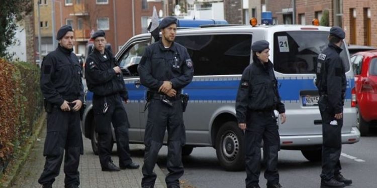 نحو (100 ملثم) يهاجمون مسجدا شرق ألمانيا