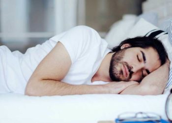 أسباب ستجعلك تلتزم بالنوم 9 ساعات كل ليلة