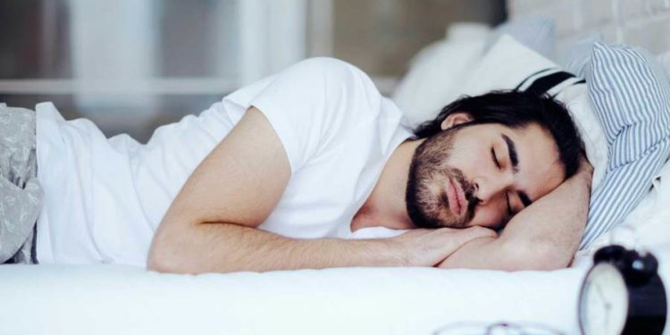 أسباب ستجعلك تلتزم بالنوم 9 ساعات كل ليلة