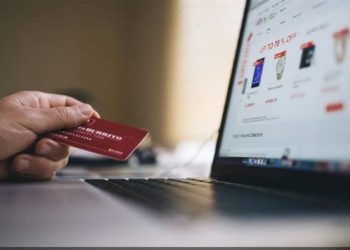 عملية شراء أونلاين تعيــــد لم شمل أسرة لم تتقابل منذ 30 عاما