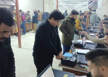 الحشد يباشر بتوطين رواتب الوجبة الأولى من المفسوخة عقودهم