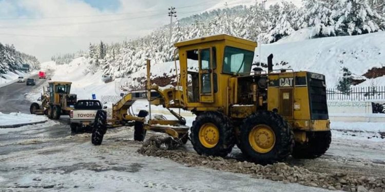 بلدية السليمانية تستنفر لفتح الطرق المغلقة بالثلوج