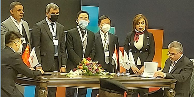 وزارة النفط توقع “عقدا” مع شركة صينية لتطوير حقل المنصورية الغازي