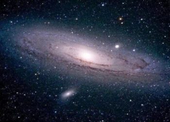 التقاط صورة “فتاة ساحرة” تغـــزو الفضاء + فيديو
