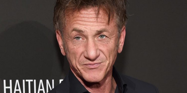 شون بين .. أعرف في حياتي نساء قويات “لا يعتبرن الرجولة علامة على قمعهن”