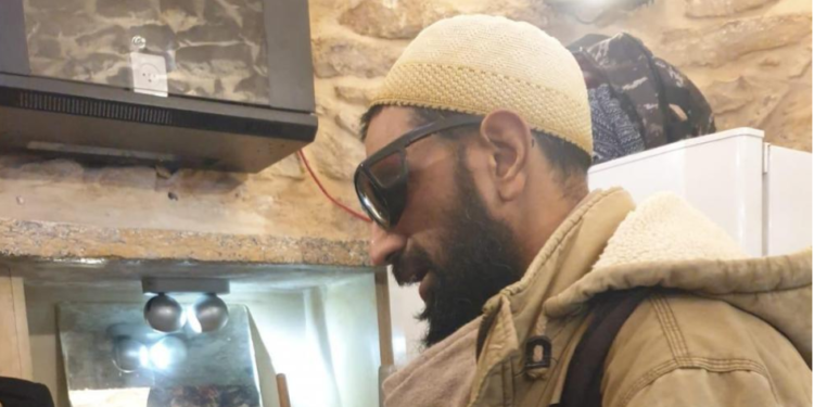 ظنوا أنه مستوطن يهودي متنكر في هيئة المسلمين .. الكشف عن هوية رجل أوقفه حراس المسجد الأقصى