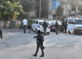 الشرطة الإسرائيلية تستخدم “عميلا سريا” لاعتقال 30 إسرائيليا وفلسطينيا