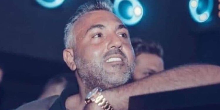 بـ7 رصاصات .. مدير أعمال فنان لبناني يلقى حتفه بجريمة مروعة أمام ملهى في بيروت