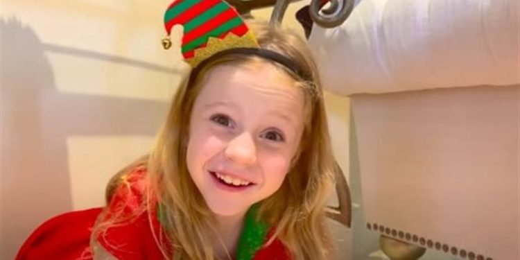 طفلة عمرها (7 سنوات) في قائمة أعلى عشرة مدونين دخلا في العالم