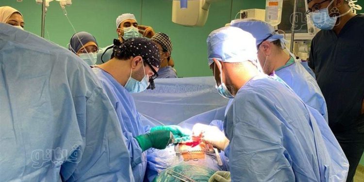 منع جراح بريطاني من مزاولة المهنة .. (ينقش اسمه على كبد المرضى)