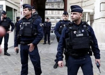 الشرطة الفرنسية تضبط (7 أطنان) من غاز الضحك