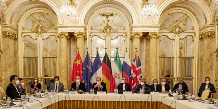 مساع نحو “اتفــــاق مؤقت” لوقف سباق إيران النووي