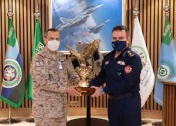 قائد القوة الجوية يلتقي نظيره السعودي في السعودية