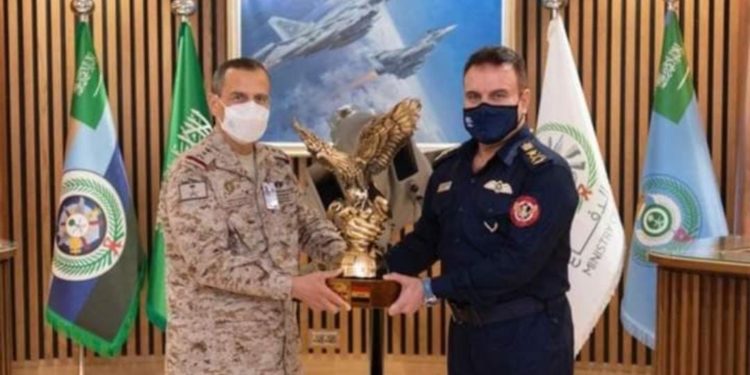 قائد القوة الجوية يلتقي نظيره السعودي في السعودية