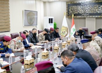 الكاظمي يجتمع بالقيادات الأمنية والعسكرية