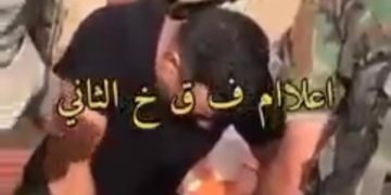فيديو .. مقدم قوات خاصة يرفض الاسعافات ويصرخ جنودي وين