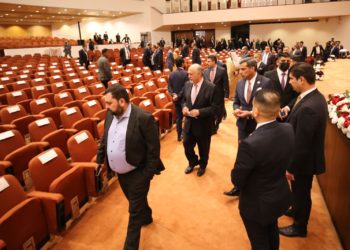 بدء مراسم الجلسة الافتتاحية للدورة النيابية الخامسة + فيديو