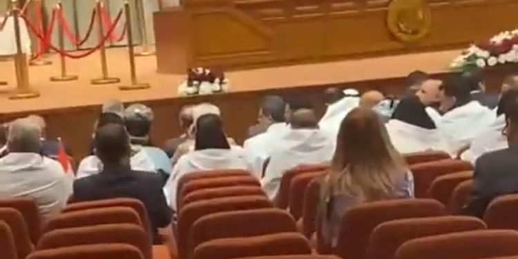 رئيس السن خالد الدراجي يترأس جلسة البرلمان