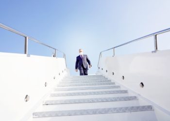 وصول رئيس الوزراء مصطفى الكاظمي الى محافظة النجف