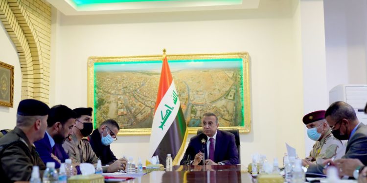 الكاظمي يجتمع بالقيادات(العسكرية والأمنية) بمحافظة النجف الأشرف