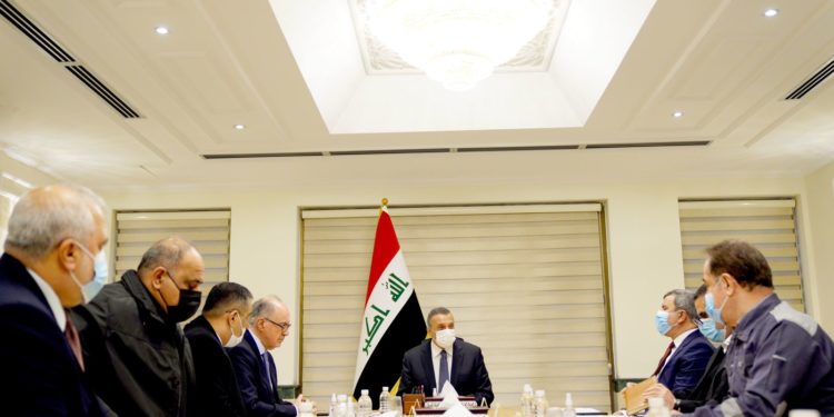 الكاظمي يوجه باتخاذ عدة اجراءات لحل (أزمة الكهرباء)