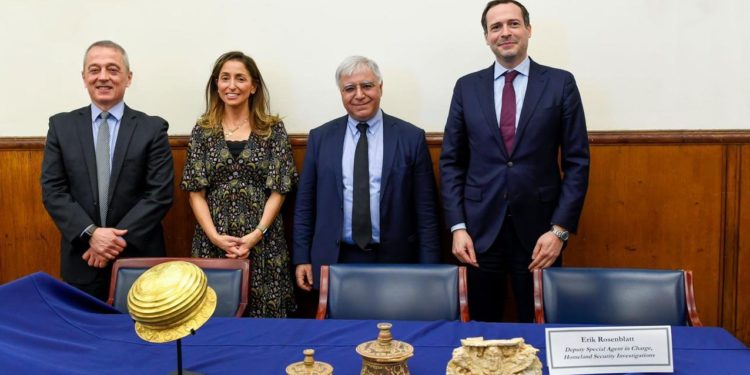 العراق يتسلم 5 قطع أثرية جديدة من الولايات المتحدة