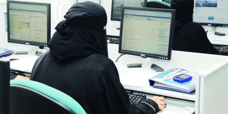  السعودية تعين سيدة مساعدة لرئيس وكالة المسجد النبوي .. قرار تاريخي