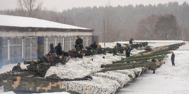  زيلينسكي يوقع قرارا بـــتعزيز القدرة الدفاعية لأوكرانيا “ليس لأن الحرب قادمة قريبا”