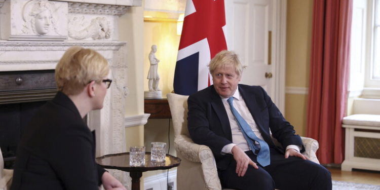 جونسون يبحث مع نظيرته الليتوانية الوضع حول “أوكــــرانيا”