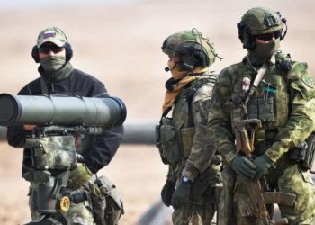 واشنطن تقر خطة لإجلاء آلاف الأميركيين من أوكرانيا حال “غزوها” الجيش لن يتدخل