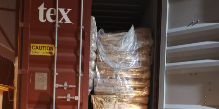 ضبط محاولة تهريب شاحنتين مخالفتين في منفذ طريبيل الحدودي