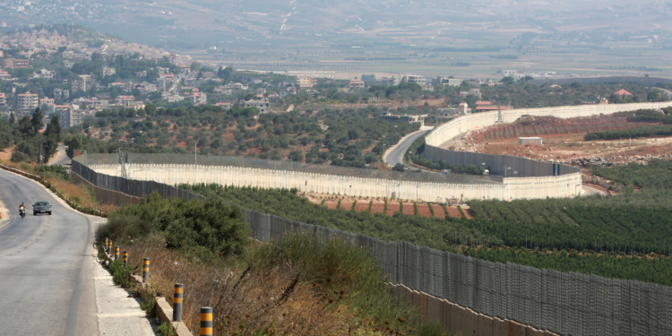 بالخطأ.. الجيش الإسرائيلي يطلق النار على طائرة مسيرة تابعة له على حدود لبنان