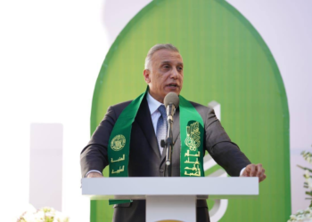 الكاظمي من النجف: في مثل هذه الأيام الصعبة يبرز دور قادة المجتمع ورجال الدين