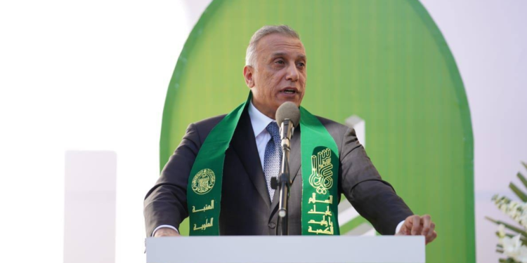 الكاظمي من النجف: في مثل هذه الأيام الصعبة يبرز دور قادة المجتمع ورجال الدين