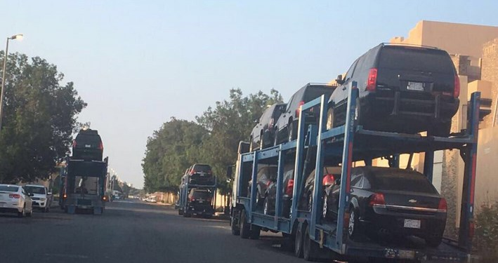 الكمارك تعلن توزيع 1800 سيارة مصادرة إلى دوائر الدولة