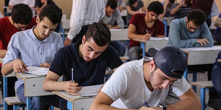 المتقدمين للامتحانات الخارجية يتوجهون لأداء ’التمهيدية’ صباح اليوم