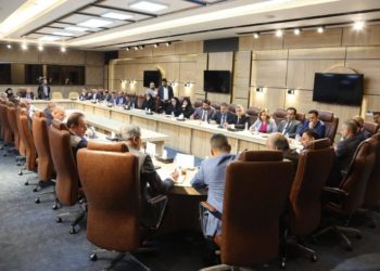 تفاصيل الاستضافة البرلمانية لوزيري النفط والكهرباء والكادر المتقدم في الوزارتين