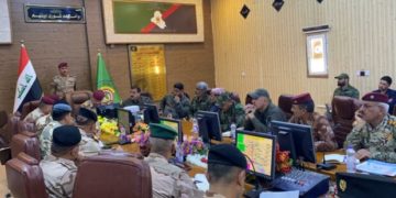 الجيش والحشد يبحثان سير عملية “أسود الصحراء” في الأنبار