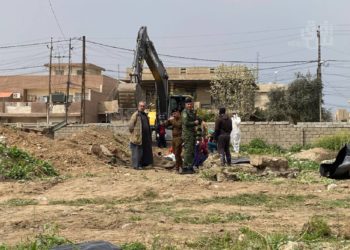 فتح مقبرة جماعية في احدى حدائق الجانب الأيمن للموصل