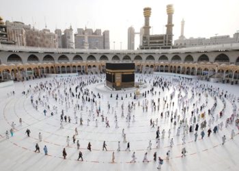 الاعتكاف يعود للحرمين بعد منعه عامين بسبب كورونا