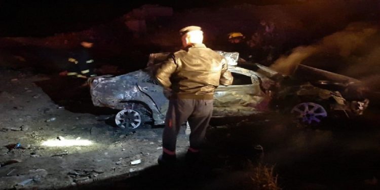 شجــار ينتهي بأضرام النار في سيارة ضابط