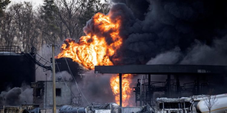 حظر تجوال جديد في كييف وزيلينسكي يحذر من “التلويح” بالنووي