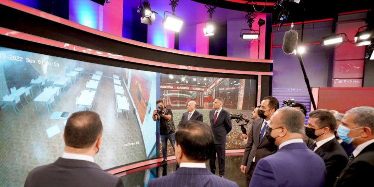 الكاظمي يزور قناة كردستان 24 الفضائية