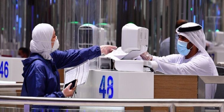 الجواز الإماراتي يوسع قائمة الدول التي تعفي حامليه من التأشيرة