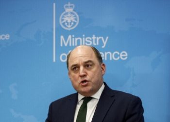 وزير الدفاع البريطاني .. تزويد كييف بدبابات بريطانية لا جدوى منه