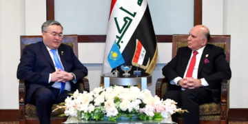 لقاء يجمع وزير الخارجية ونظيره الكازاخستاني  ” مذكرات تفاهم وقضايا دولية “